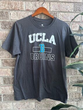 UCLA Bruins Men's Black Graphic T-Shirt Large